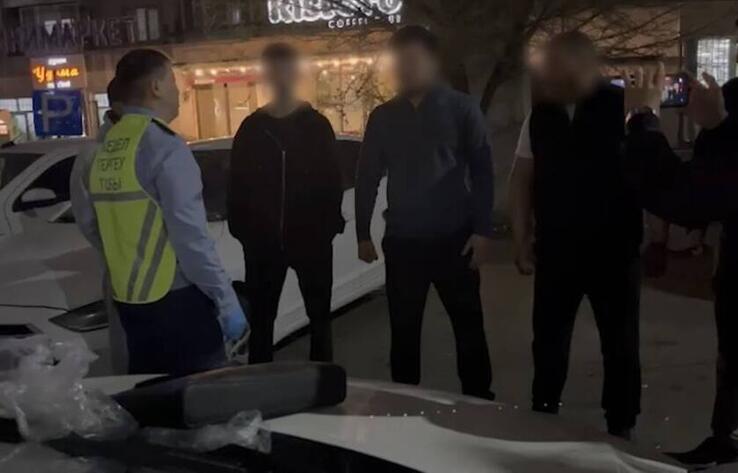 В Алматы изъяли килограмм синтетических наркотиков и боеприпасы