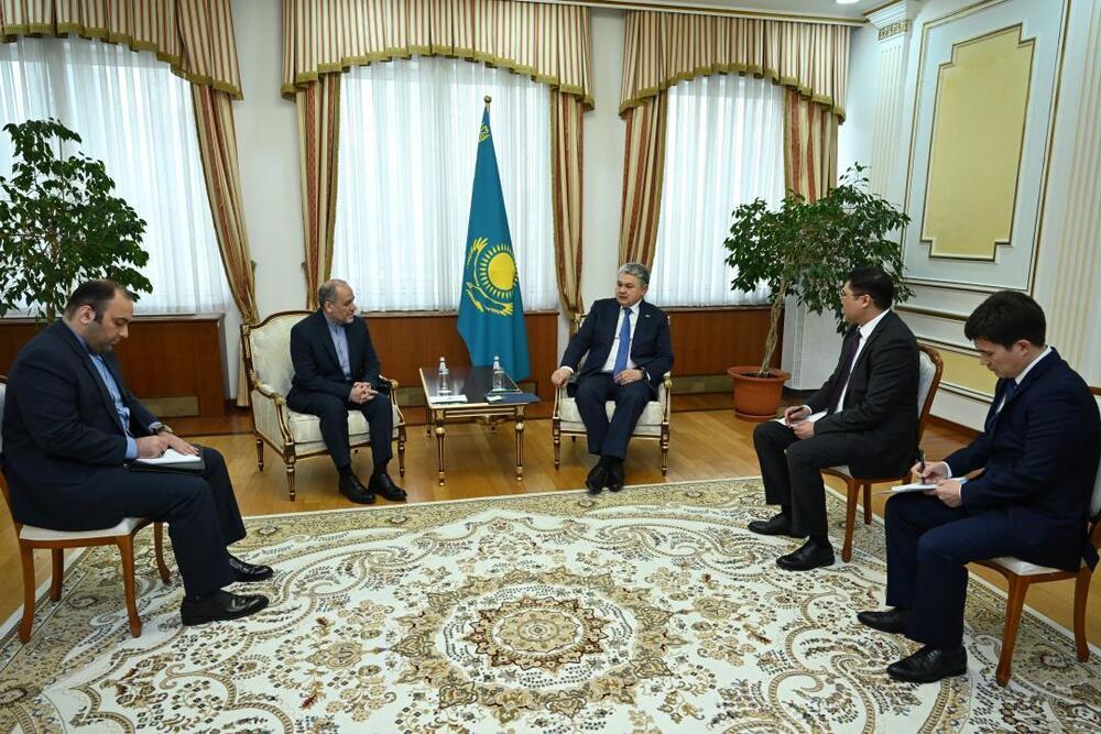 Министр иностранных дел принял посла Ирана