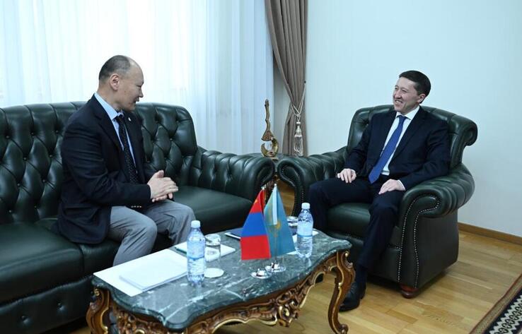 The Ambassador of Mongolia Presents Copies of Letters of Credence