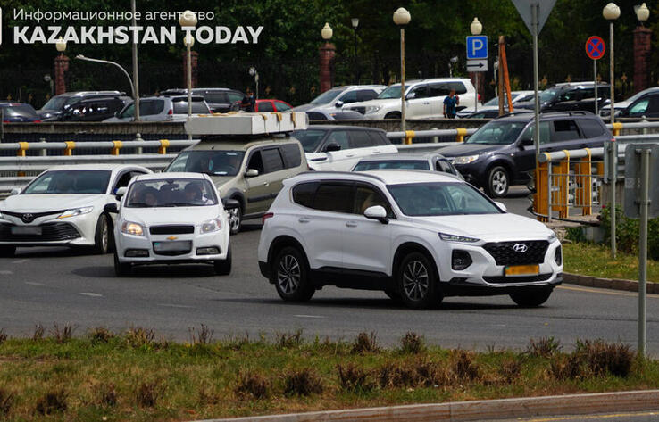 В Алматы образовались 10-балльные пробки из-за дождя