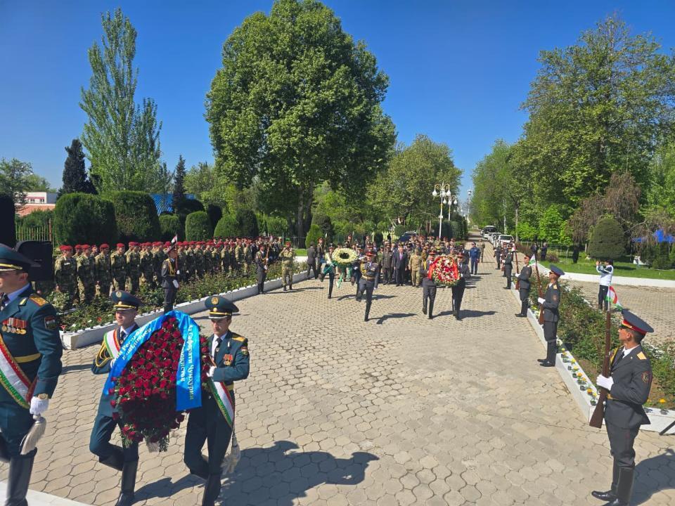 Тәжікстанда тәжік-ауған шекарасында қаза тапқан қазақстандық жауынгерлерді еске алды