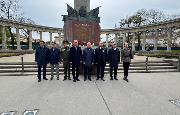 Diplomats Laid Wreaths at the Soviet War Memorial in Vienna