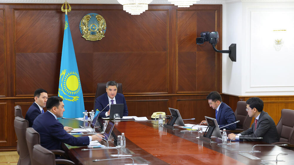 Олжас Бектенов Президент тапсырмаларын орындау аясында "Деректерді өңдеу орталықтары алқабы" жобасын жүзеге асыру жөнінде кеңес өткізді