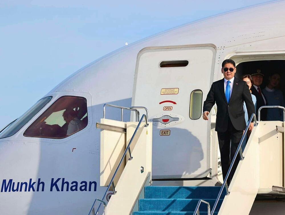 Президент Монголии прибыл в Казахстан
