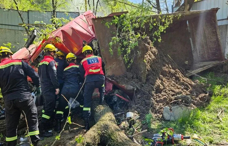 Водитель грузовика погиб в Алматы из-за отказа тормозов