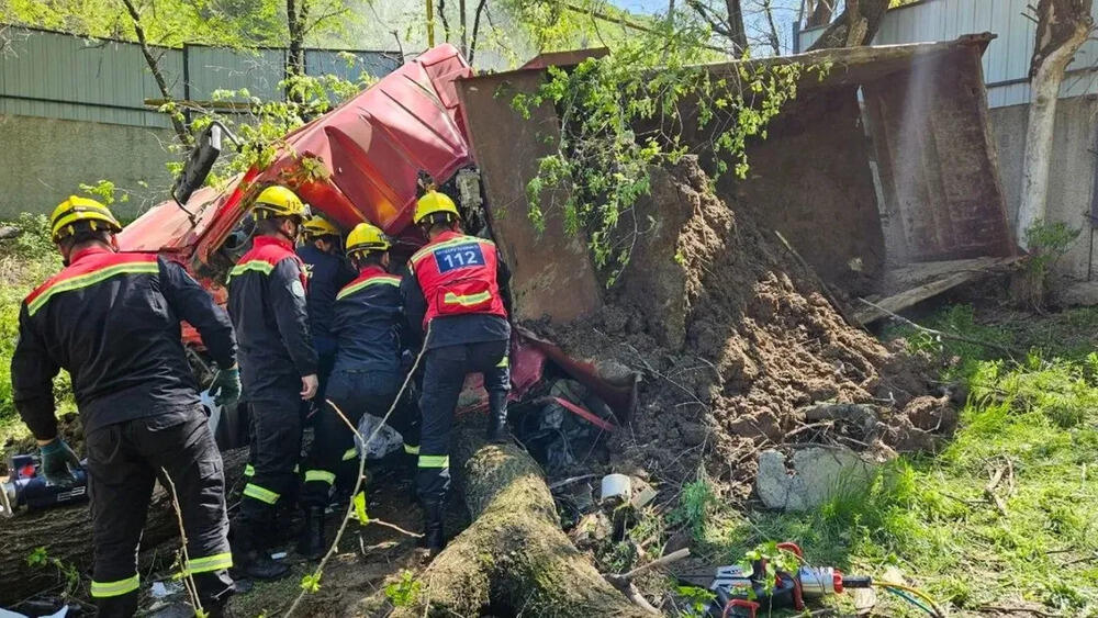 Водитель грузовика погиб в Алматы из-за отказа тормозов