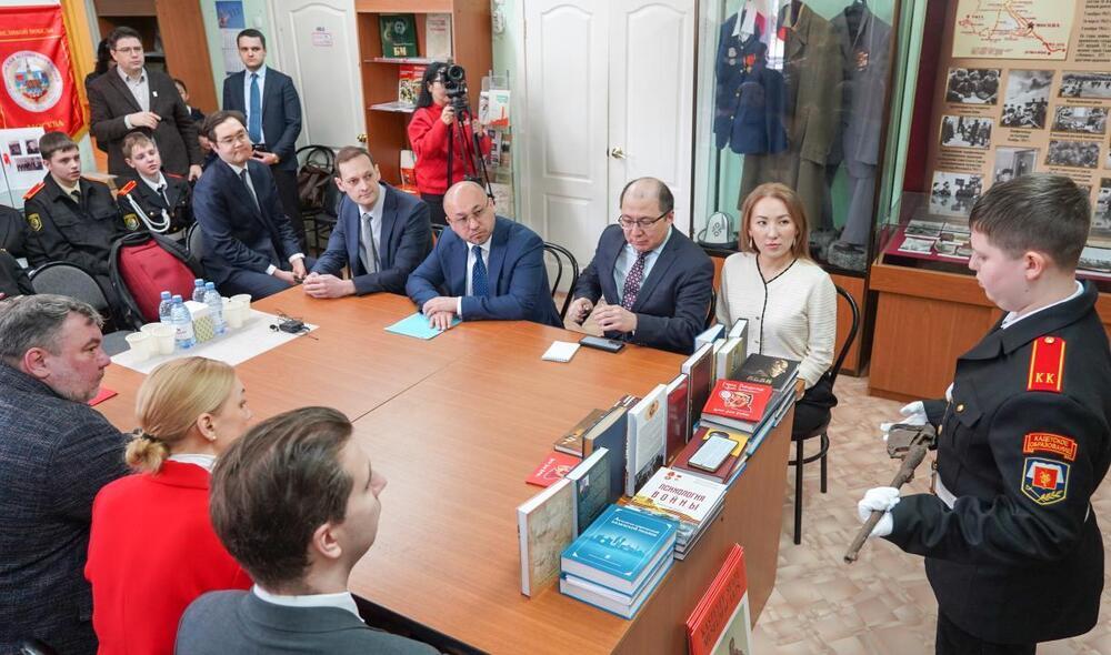 Қазақстандық кітаптар Мәскеу мектептерінің қорын толықтырды