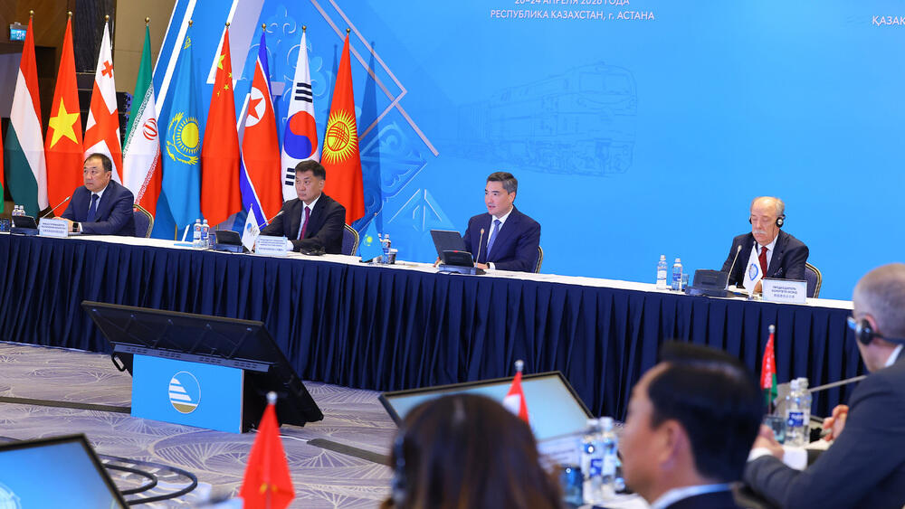 Алдағы 4 жылда Қазақстан 5 мың шақырым жаңа теміржол салады - Олжас Бектенов ТЖЫҰ конференциясының отырысында