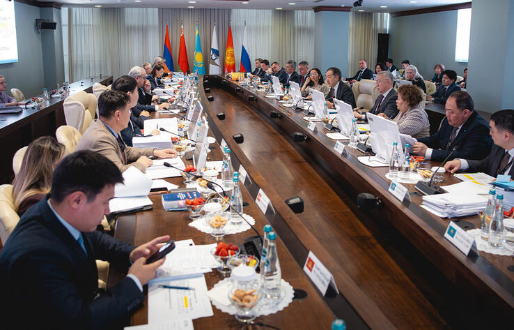 Жүк әуе кемелерін бажсыз әкелу, азаматтық қорғаныс өніміне қойылатын талаптар және мемлекеттік сатып алуға қол жеткізуді арттыру: ЕЭК Кеңесі отырысының қорытындысы