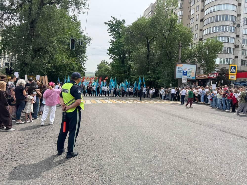 "Batyrlarğa tağzym - mäñgi zhadyymyzda" Campaign Held in Almaty. Images | Kazakhstan Today