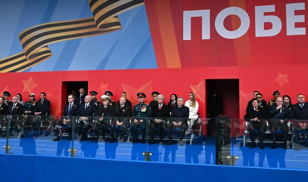 Президент Қасым-Жомарт Тоқаев Ұлы Жеңіс күніне орай өткен әскери шеруге барды