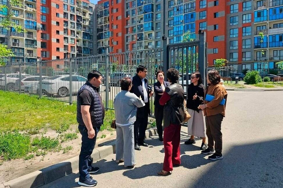 После жалоб жителей в Наурызбайском районе Алматы выявили высокий уровень загрязнения воздуха