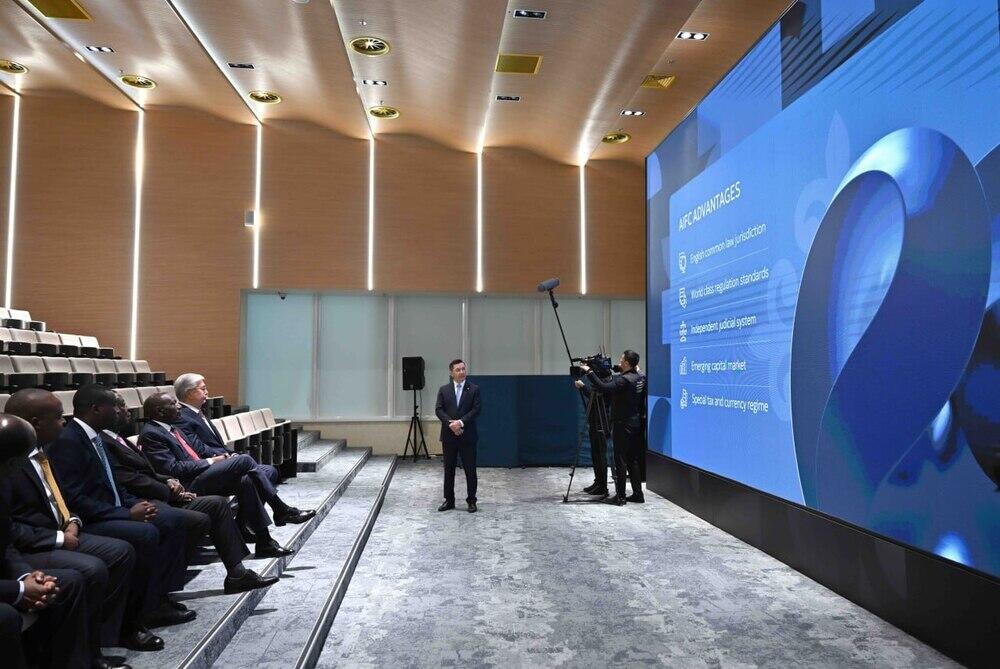 Қазақстан мен Кения президенттері "Астана" халықаралық қаржы орталығына барды