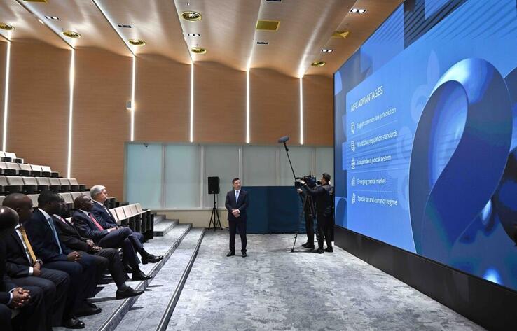 Қазақстан мен Кения президенттері "Астана" халықаралық қаржы орталығына барды