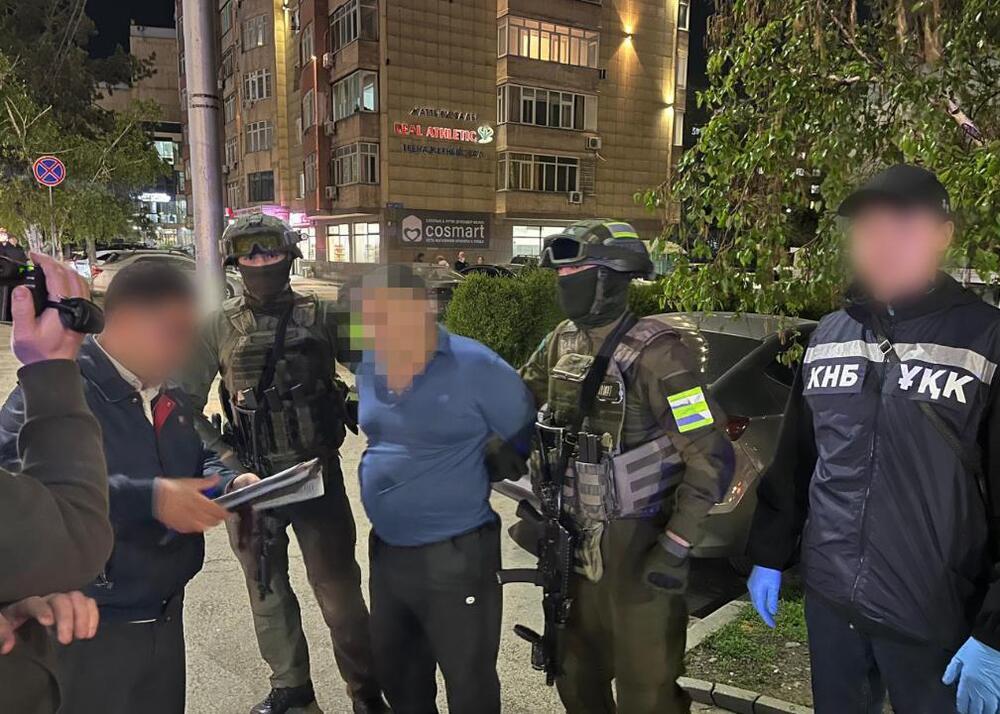 Пытался провезти килограмм опия в собственном теле: в аэропорту Актау задержали иностранца