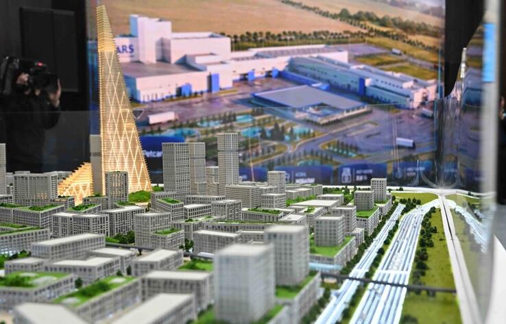 Мемлекет басшысы Алатау қаласының даму барысымен танысты