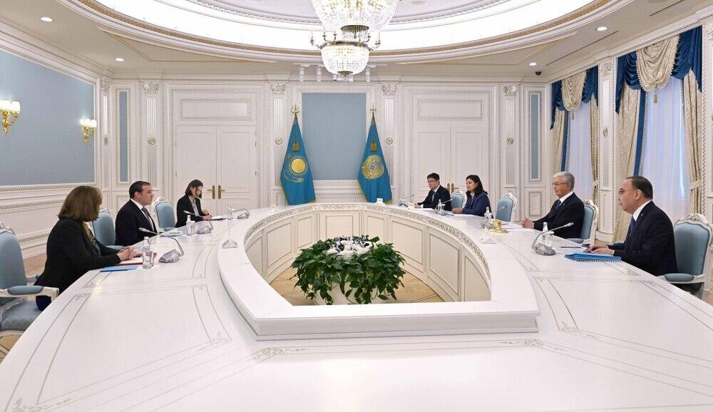 Токаев обсудил с советником Совета мира вопросы безопасности и развития транспортных маршрутов
