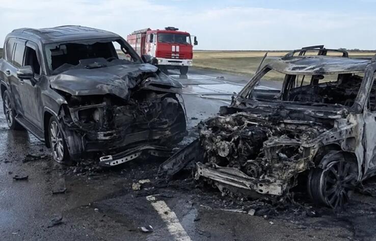 Два автомобиля загорелись после ДТП на трассе Астана - Коргалжын: погибли пять человек